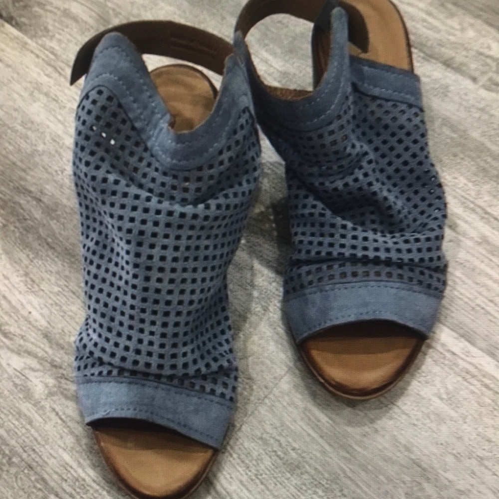 Bueno block heel blue suede open toe shoes